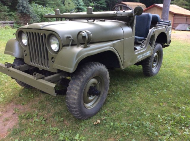 Jeep m38a1 military. 