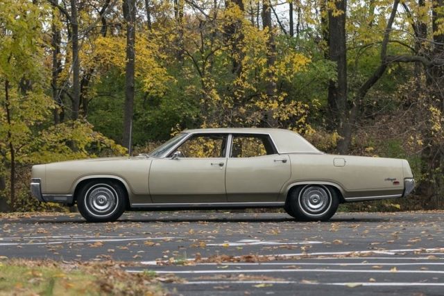 Ford Mercury Town sedan