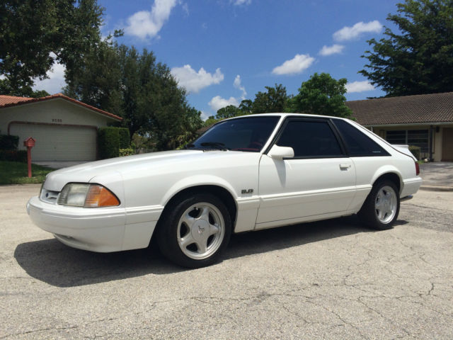 1992 Ford Mustang LX Hatchback 5.0L Foxbody Clean 1